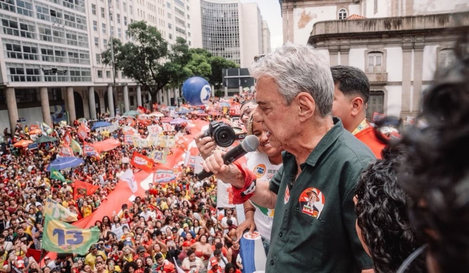 Chico Buarque participou de uma manifestação na capital do Rio Foto: Francisco Proner/ Reprodução/Instagram @chicobuarque