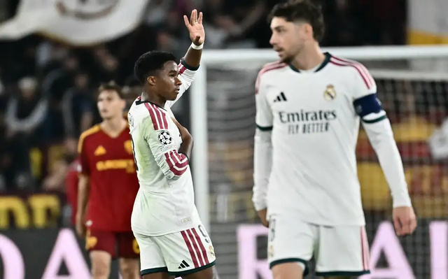 Endrick celebra gol marcado pelo Real Madrid contra a Roma, na Champions League