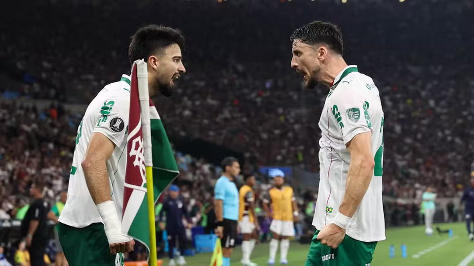 Flaco López e Piquerez comemoram gol do Palmeiras no Maracanã